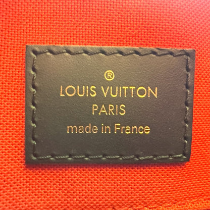 Louis Vuitton On The Go MM Monogram Giant Reverse Leather Brown Beige Tote Gold — view 3