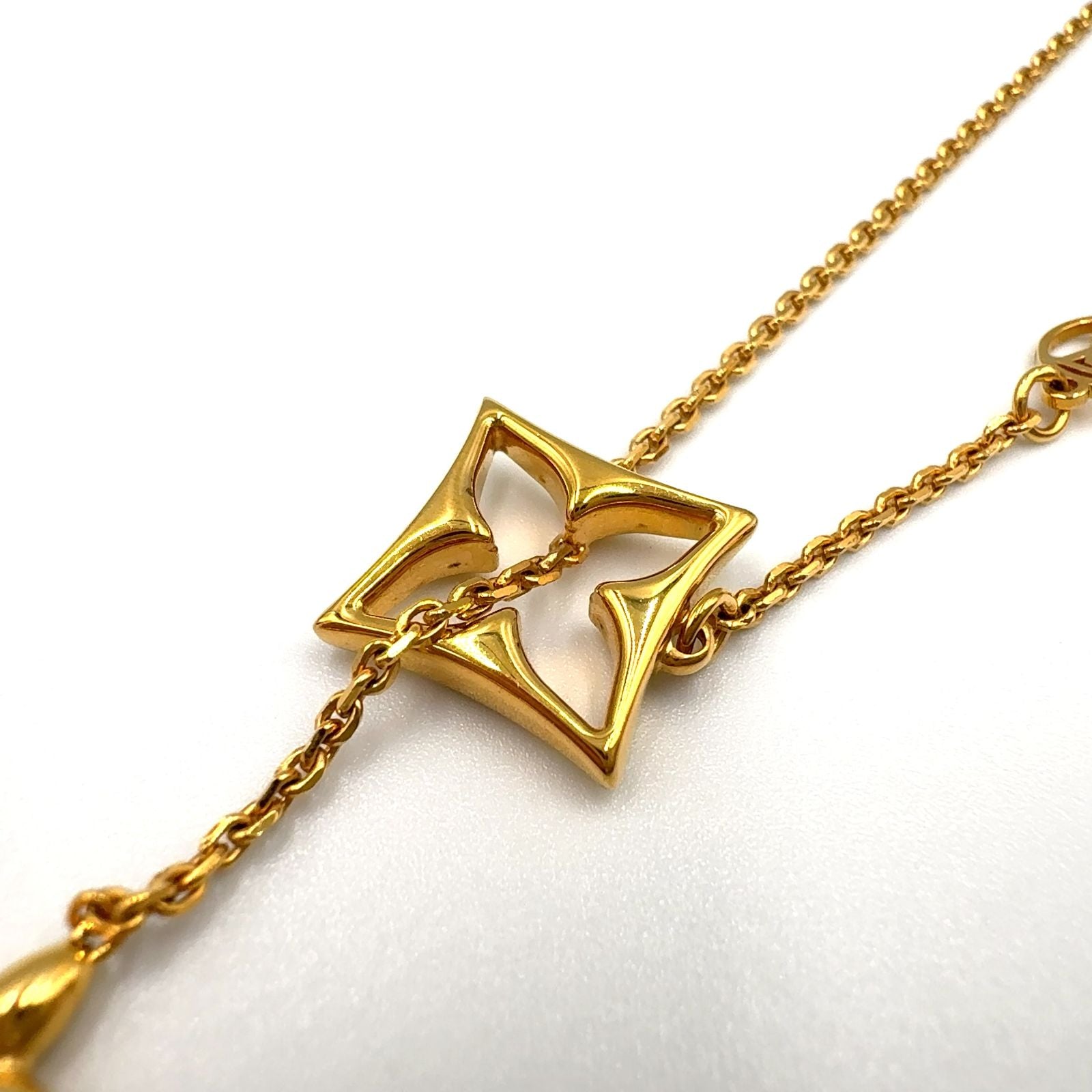 Louis Vuitton LV Flower Lambskin Gold Plated Necklace — view 9