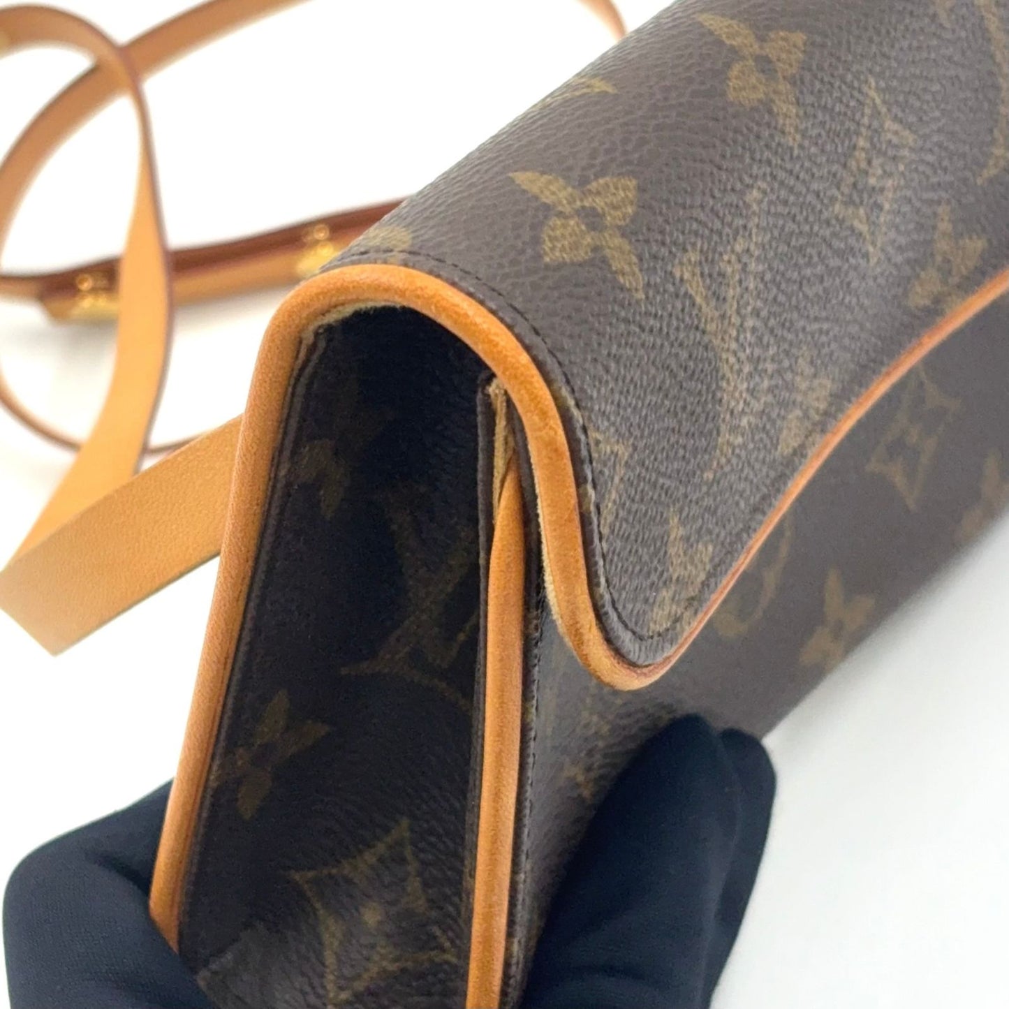 Louis Vuitton Pochette Twin PM Monogram XS Leather Brown Shoulder Bag Gold — view 5