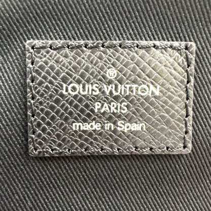 Louis Vuitton Taiga Avenue Ring Leather Black Belt Bag Silver — view 4