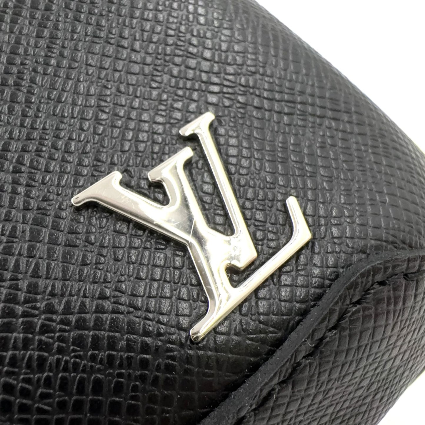 Louis Vuitton Taiga Avenue Ring Leather Black Belt Bag Silver — view 6
