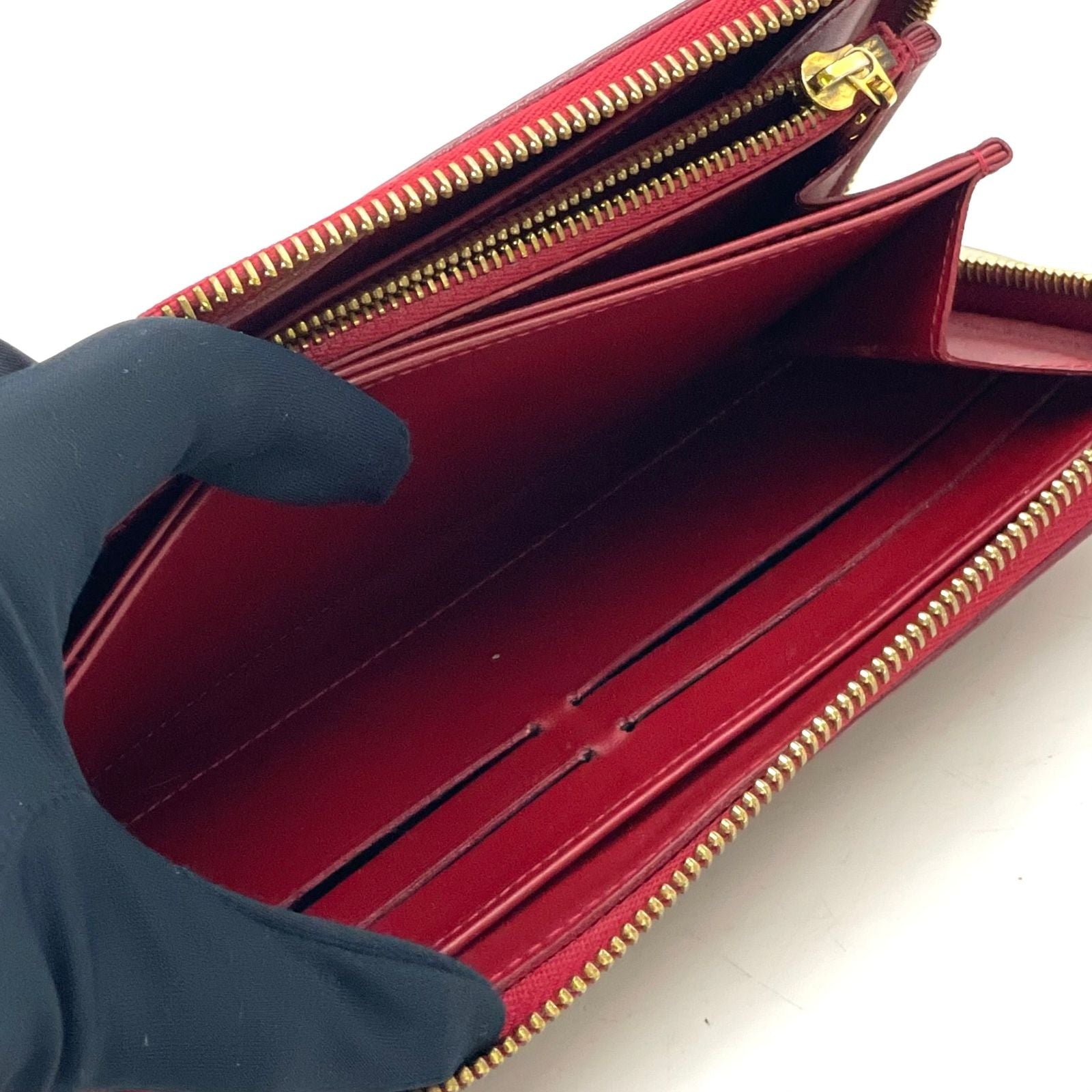 Louis Vuitton Zippy Wallet Monogram Vernis Pomme D'amour Leather Red Round Gold — view 9
