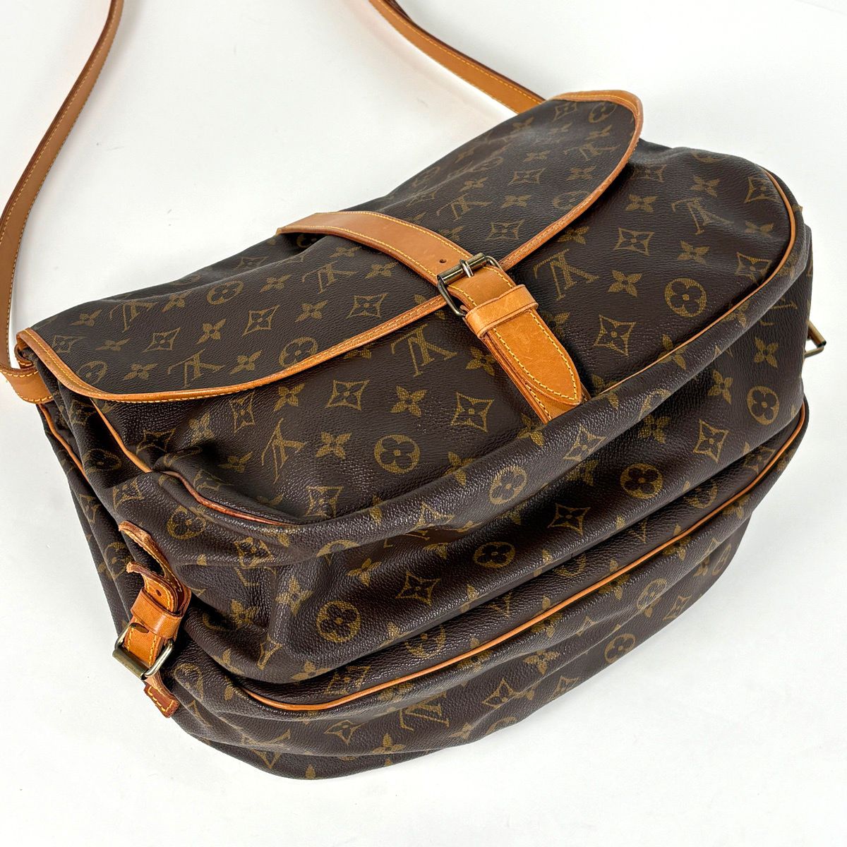 Louis Vuitton Saumur 35 Crossbody Shoulder Bag Monogram Brown — view 2