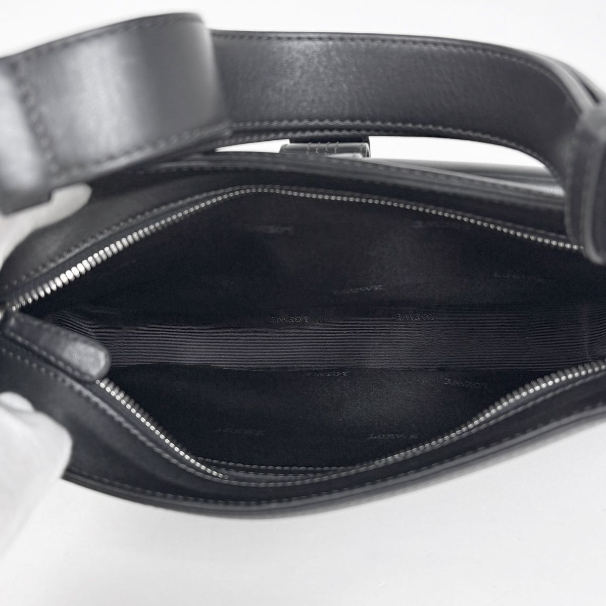 Loewe Anagram Shoulder Bag Leather Black — view 8