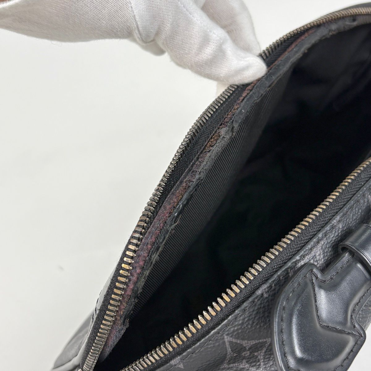 Louis Vuitton Bum Bag Monogram Eclipse Noir — view 8