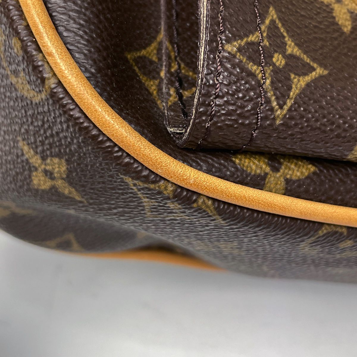 Louis Vuitton Hudson GM Shoulder Bag Monogram Brown — view 3