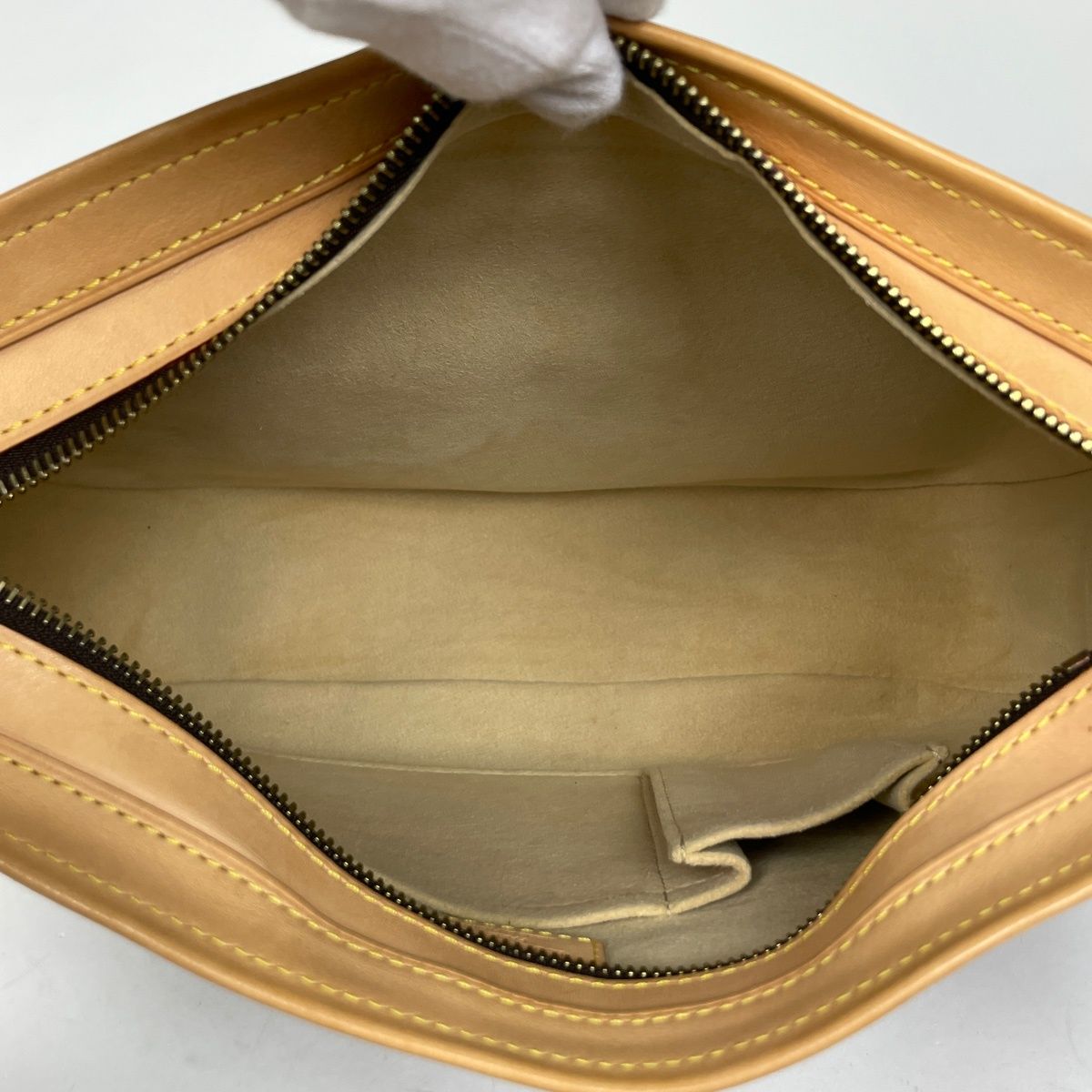 Louis Vuitton Hudson GM Shoulder Bag Monogram Brown — view 8