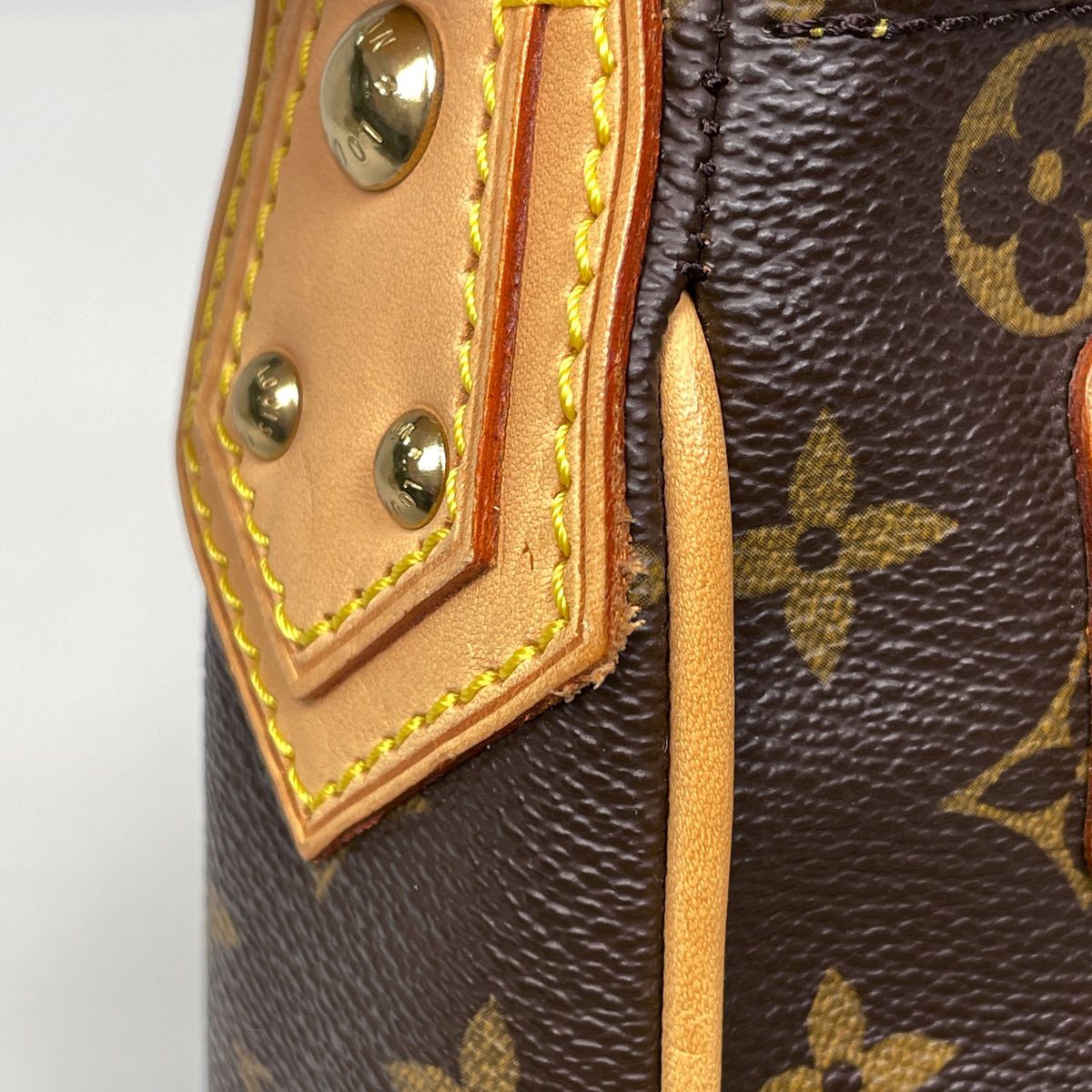 Louis Vuitton Hudson GM Shoulder Bag Monogram Brown — view 5