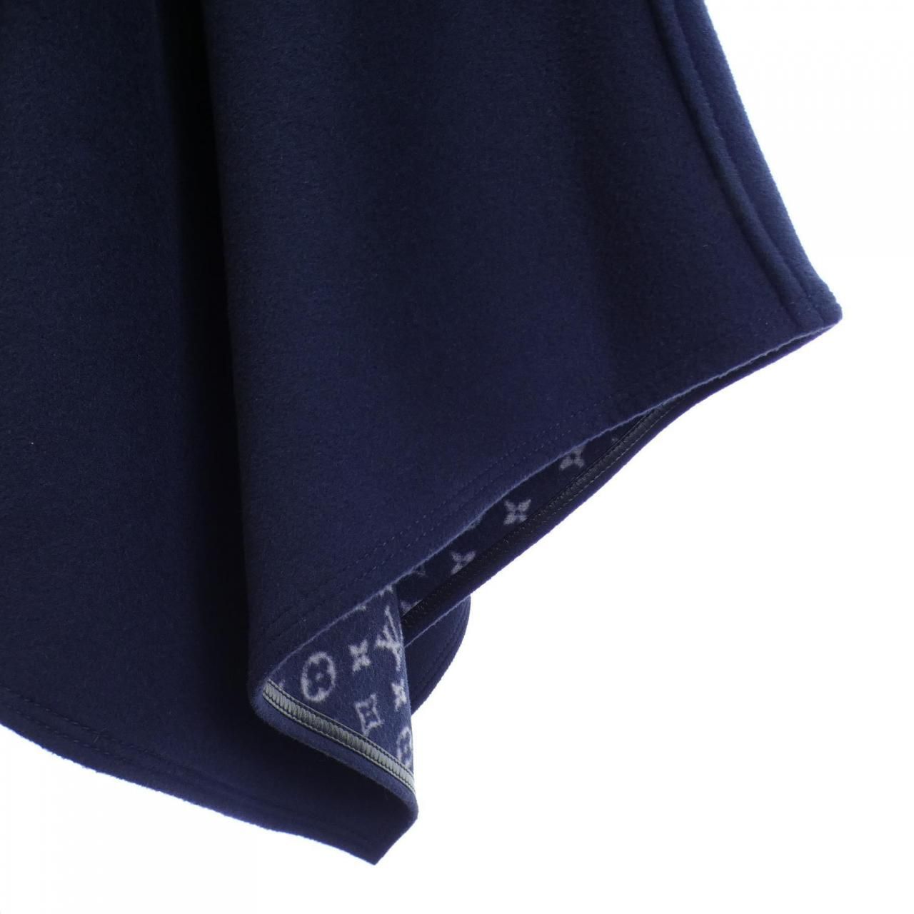 Louis Vuitton Monogram Inside Zip Cape FF Reversible — view 6