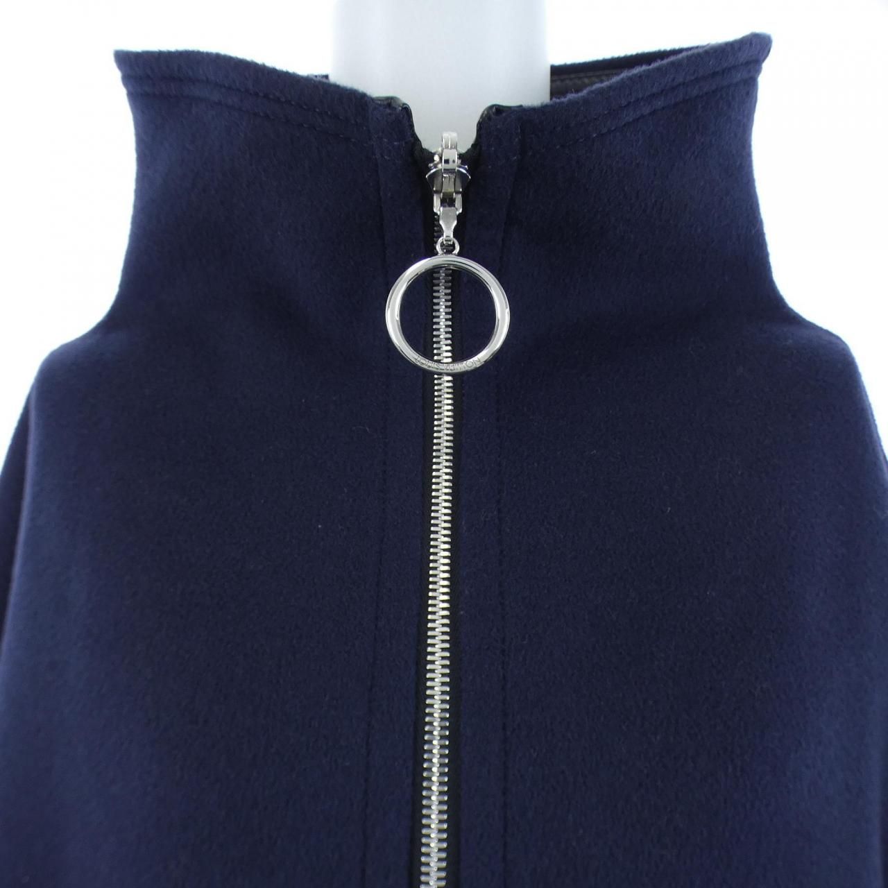 Louis Vuitton Monogram Inside Zip Cape FF Reversible — view 5