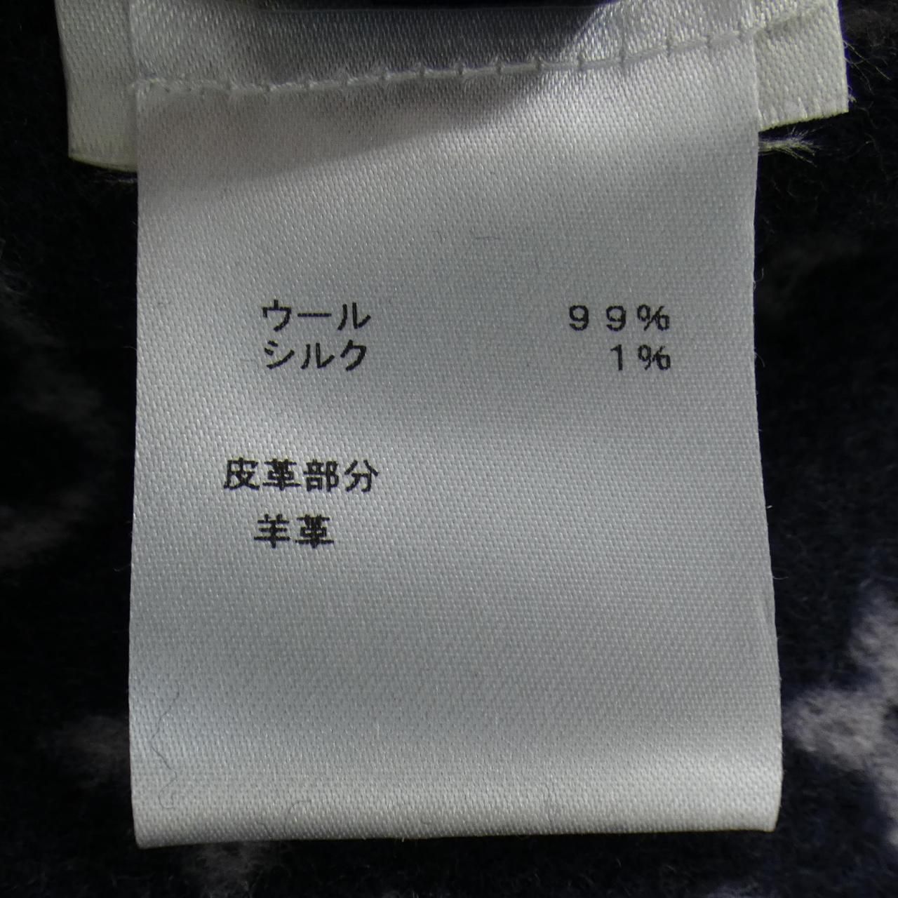 Louis Vuitton Monogram Inside Zip Cape FF Reversible — view 3