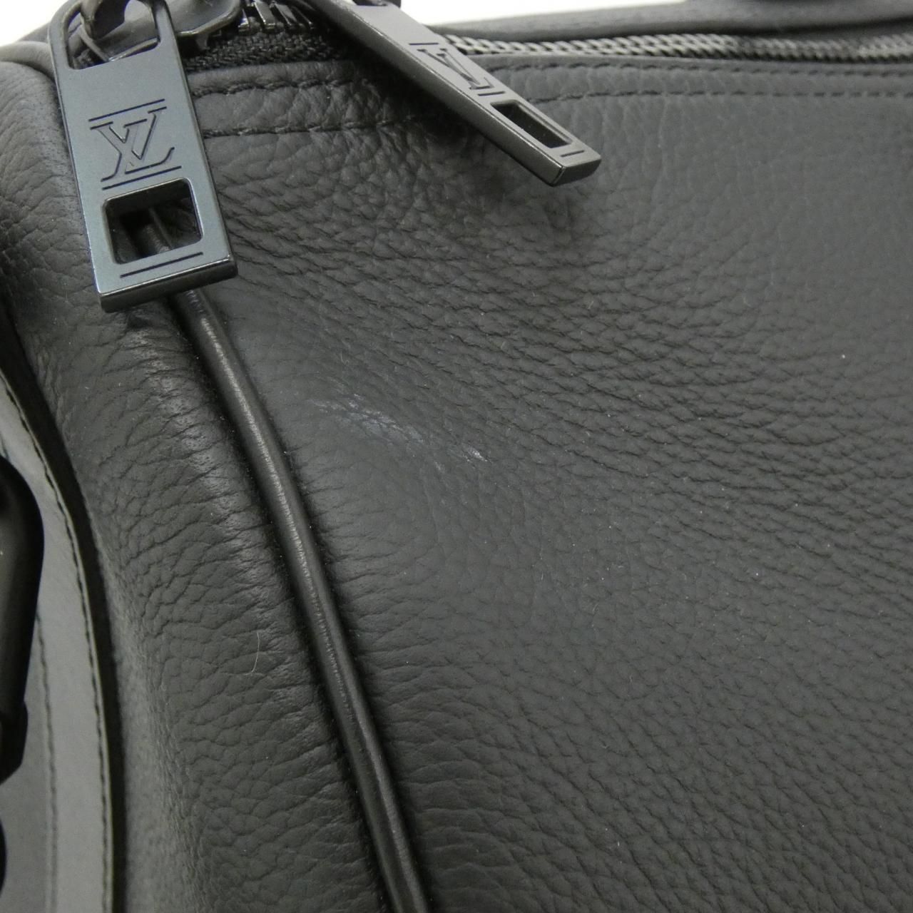 Louis Vuitton LV Aerolog Lambskin Keepall Bandouliere 40 cm Boston Bag — view 5