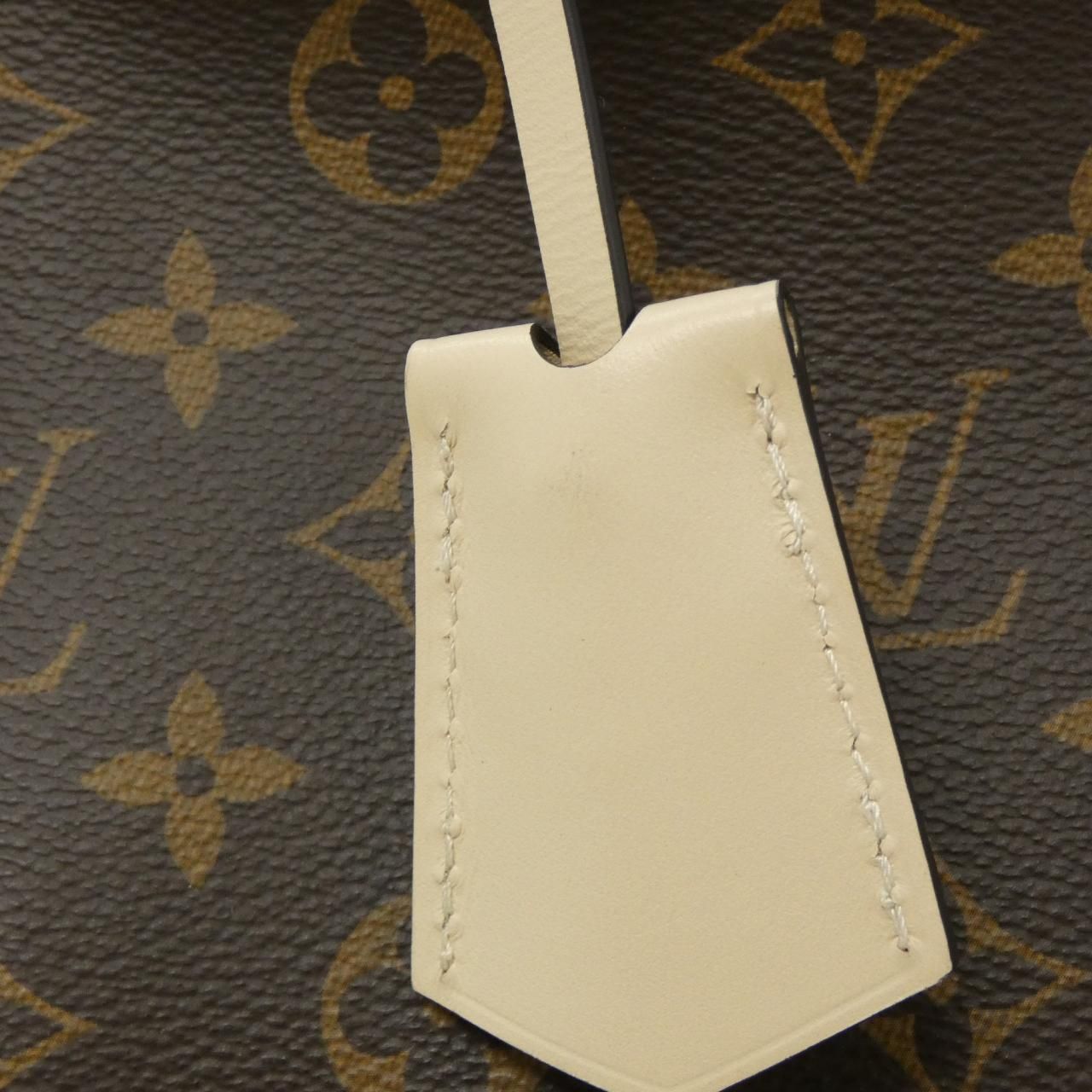 Louis Vuitton Monogram Fold Tote MM — view 4