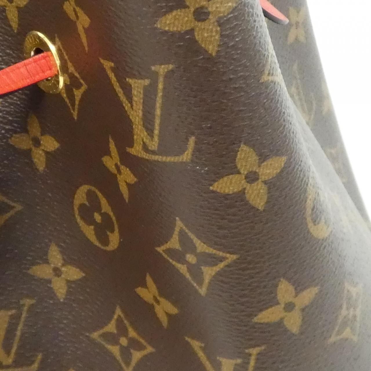 Louis Vuitton Monogram Neo Noe MM Shoulder Bag — view 5