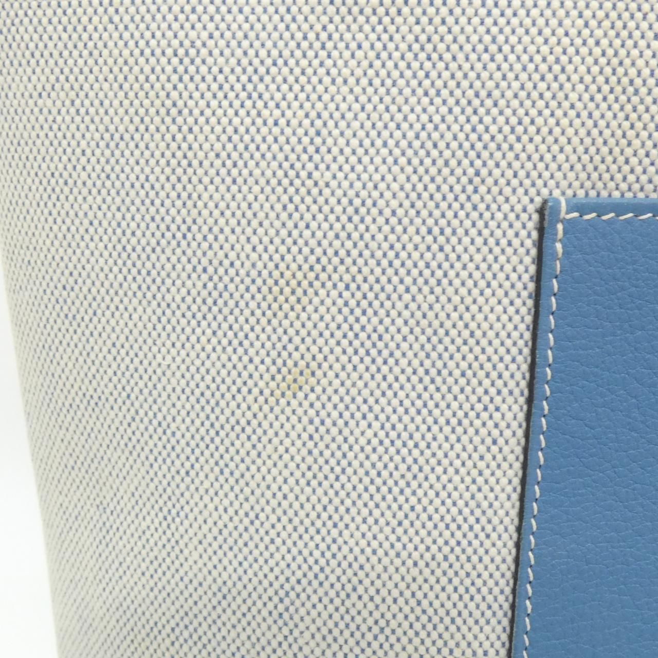 Hermes Vintage Jardinier Shoulder Bag — view 4