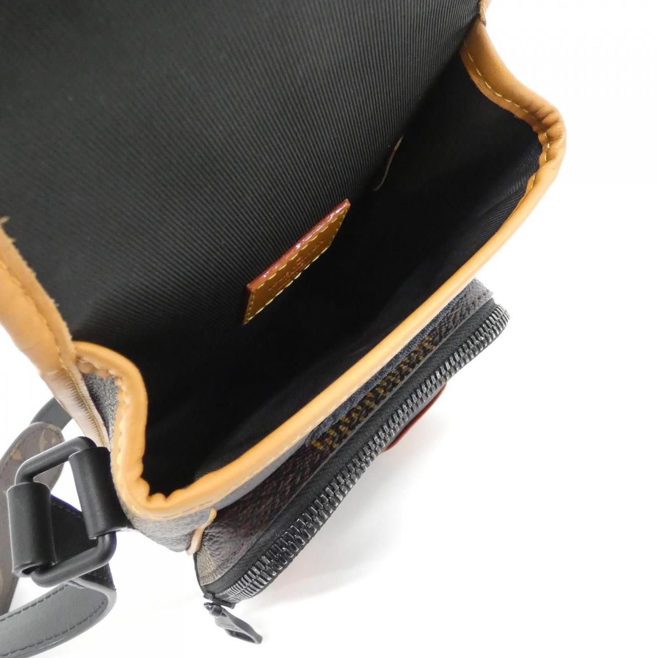 Louis Vuitton Damier Giant Amazon Messenger Shoulder Bag — view 9