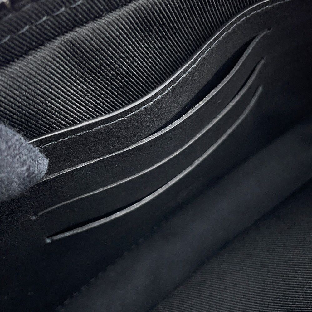 Louis Vuitton Second Bag Monogram Taurillon Pochette Volga Black — view 9