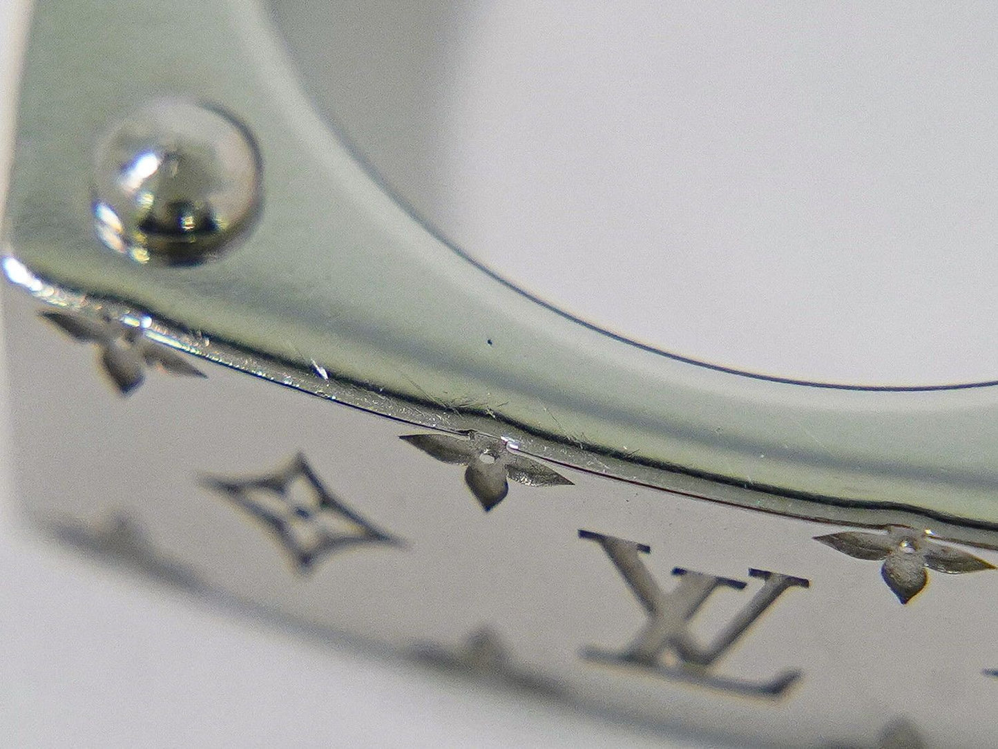 Louis Vuitton LV Ring Monogram Gold M Metal Silver — view 7