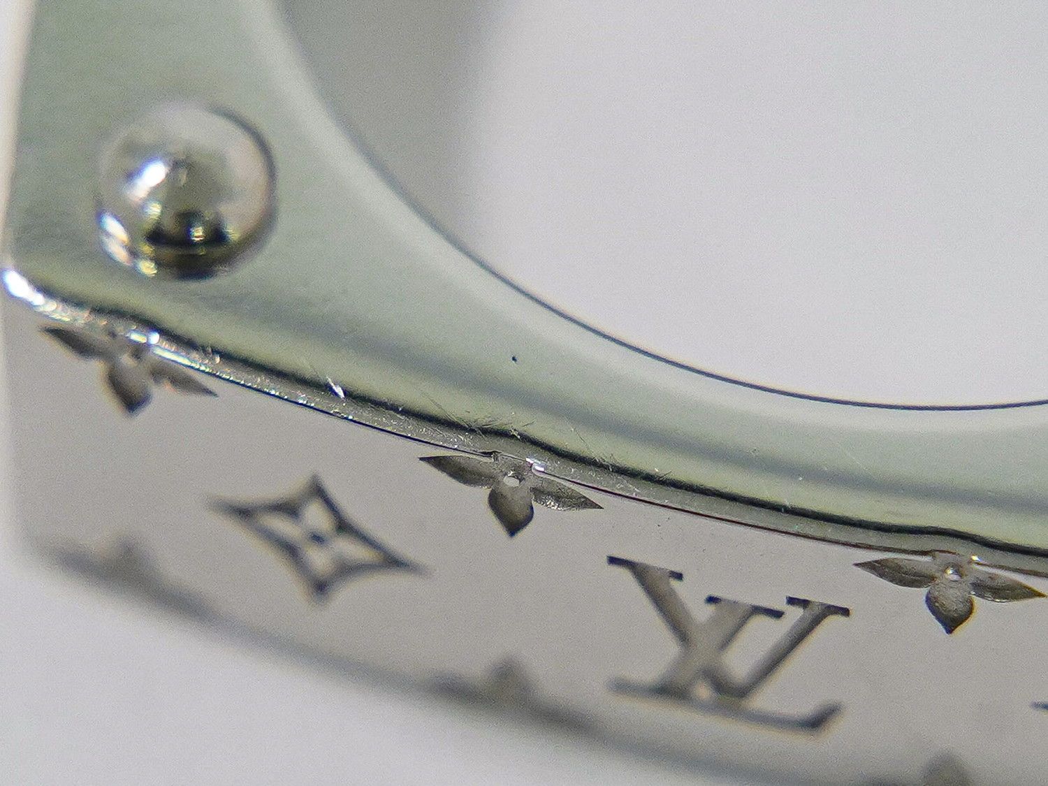Louis Vuitton LV Ring Monogram Gold M Metal Silver — view 7