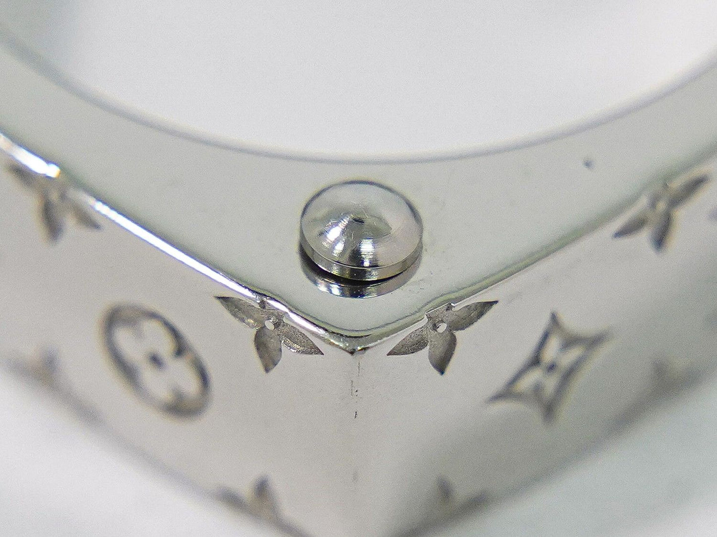 Louis Vuitton LV Ring Monogram Gold M Metal Silver — view 5