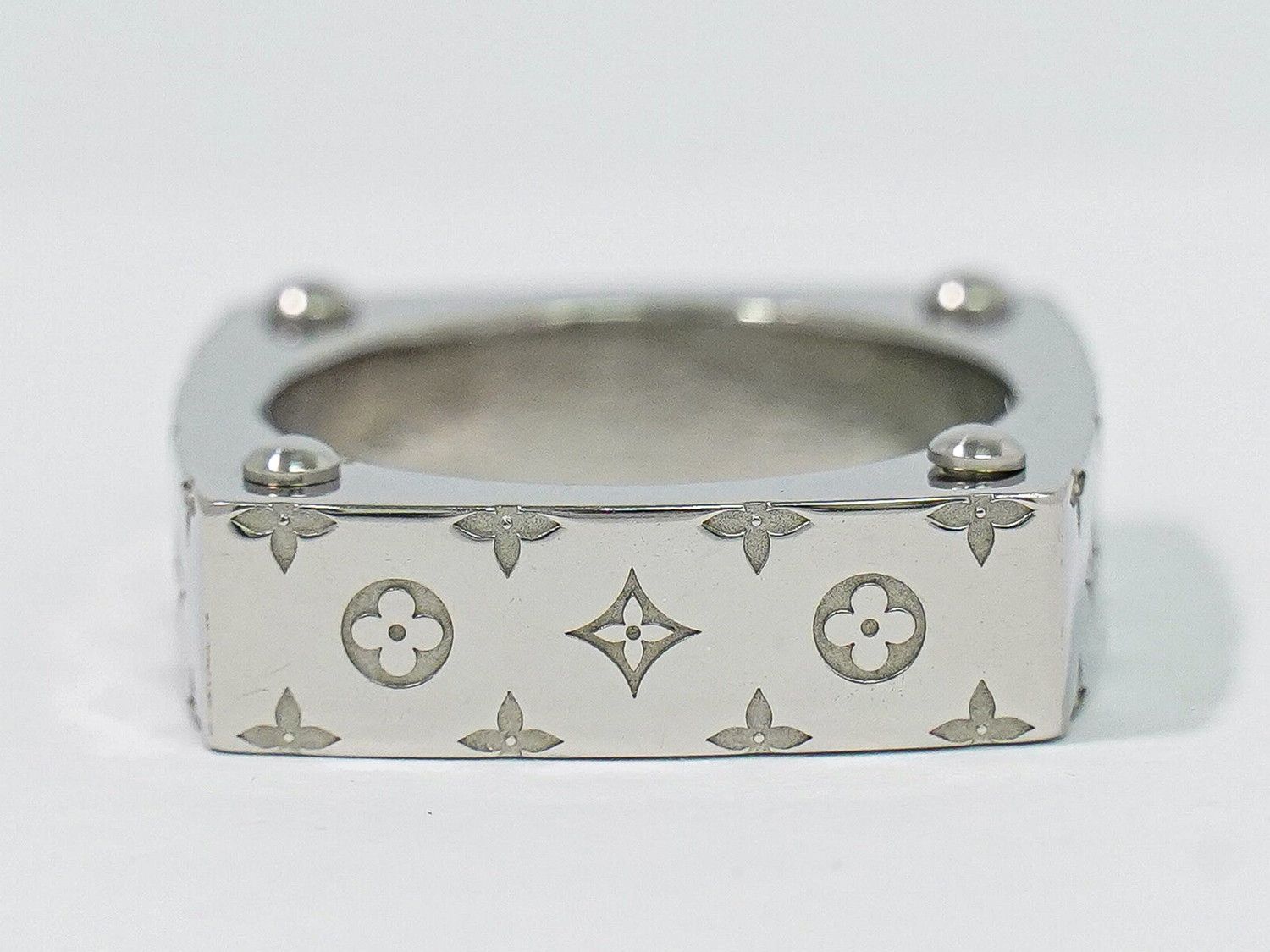 Louis Vuitton LV Ring Monogram Gold M Metal Silver — view 4