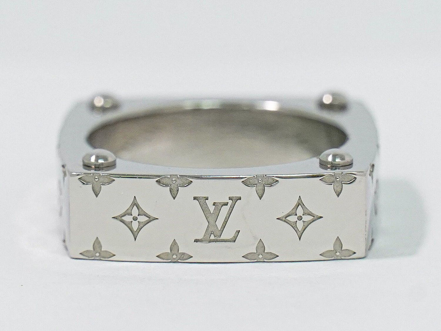 Louis Vuitton LV Ring Monogram Gold M Metal Silver — view 3