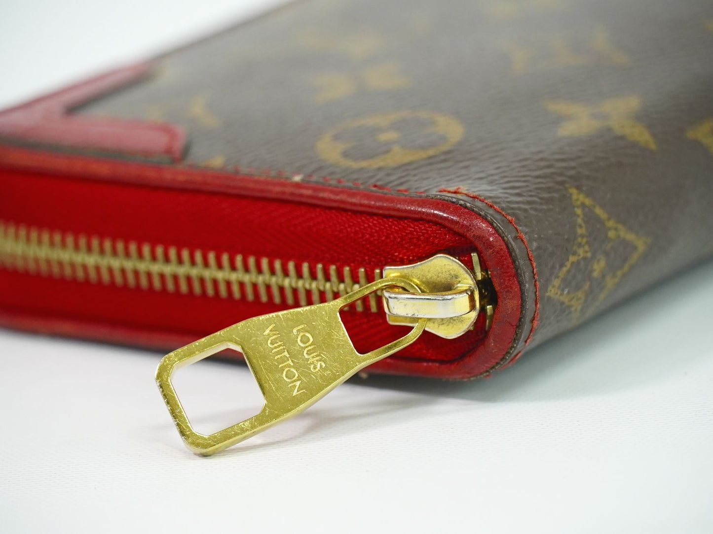 Louis Vuitton LV Zippy Wallet Retiro Monogram Zip Around Brown Red — view 6
