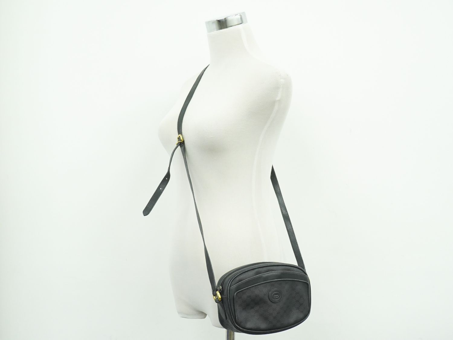 Gucci Micro GG Shoulder Bag Pochette Black — view 6