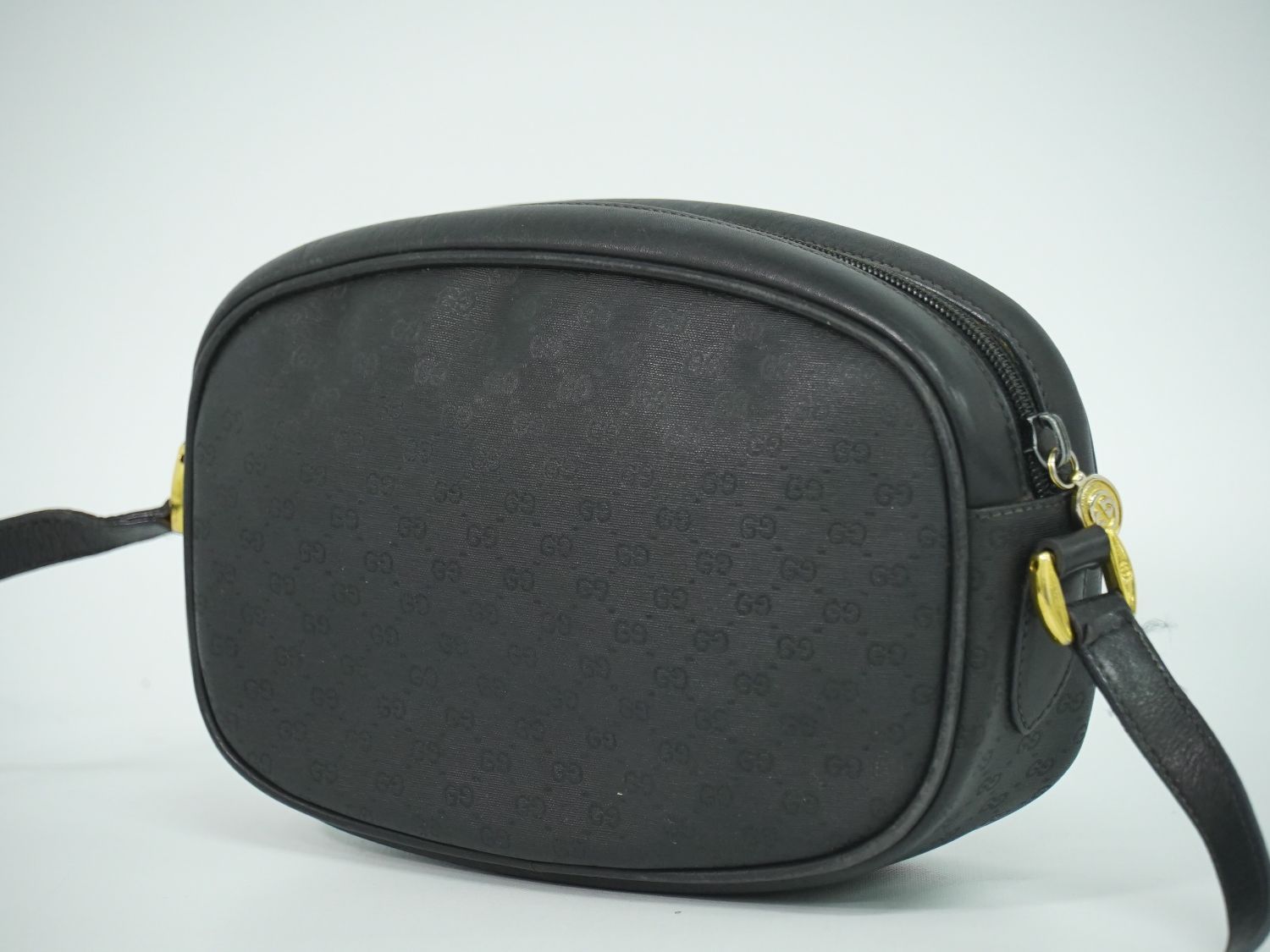 Gucci Micro GG Shoulder Bag Pochette Black — view 2