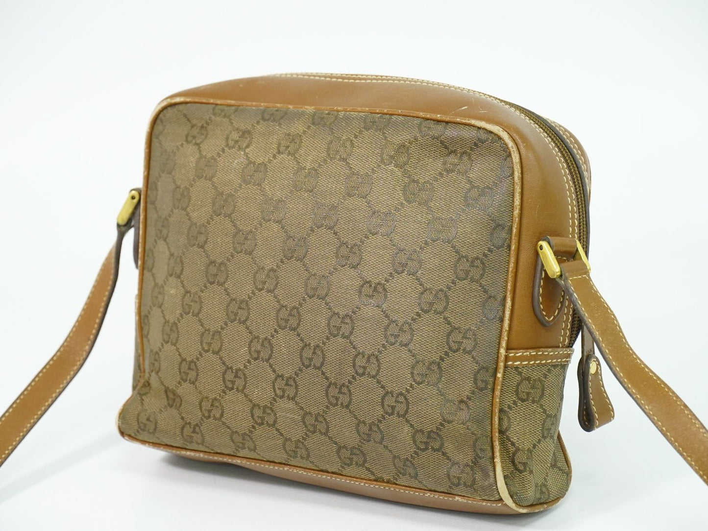 Gucci GG Supreme Shoulder Bag Pochette Brown — view 2