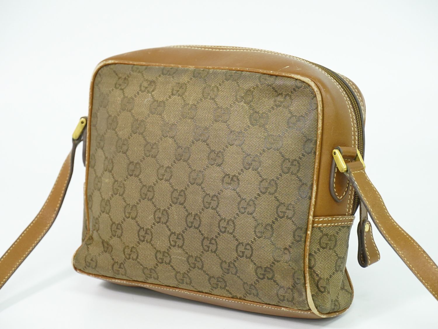 Gucci GG Supreme Shoulder Bag Pochette Brown — view 2