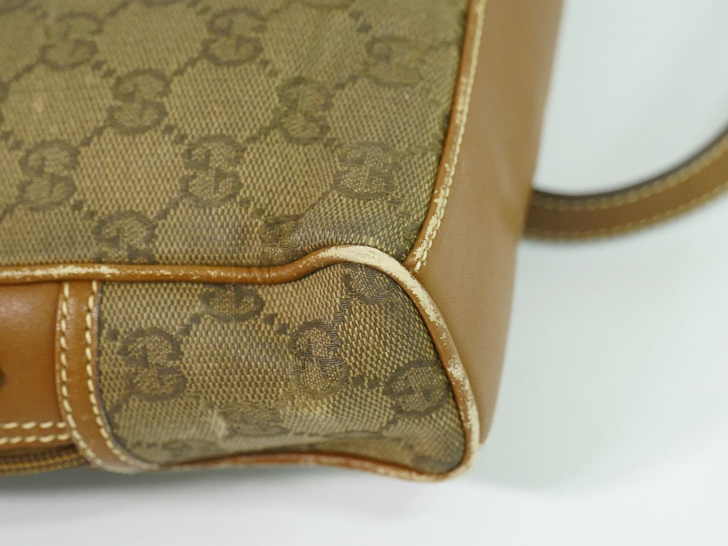 Gucci GG Supreme Shoulder Bag Pochette Brown — view 7