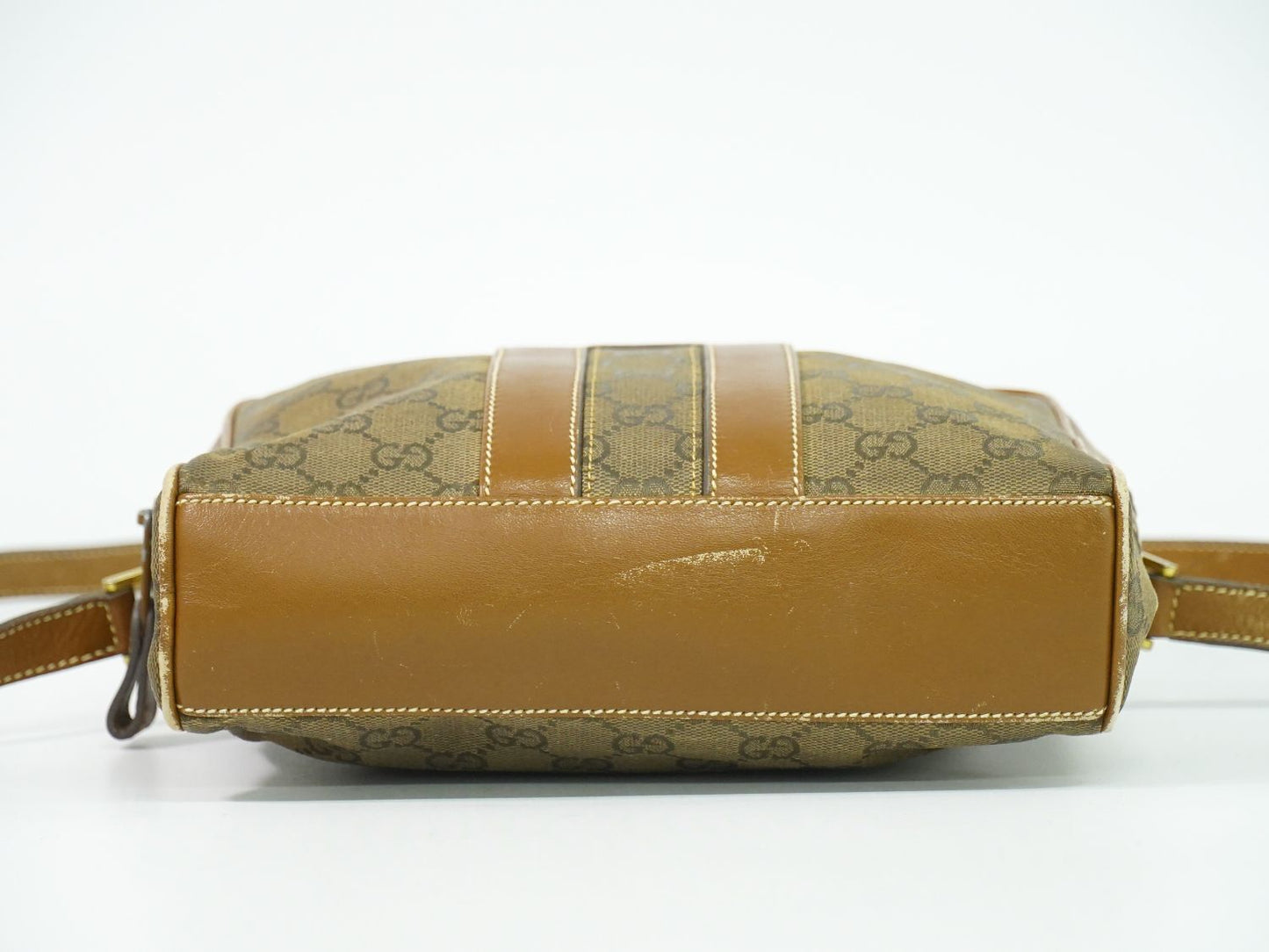 Gucci GG Supreme Shoulder Bag Pochette Brown — view 3