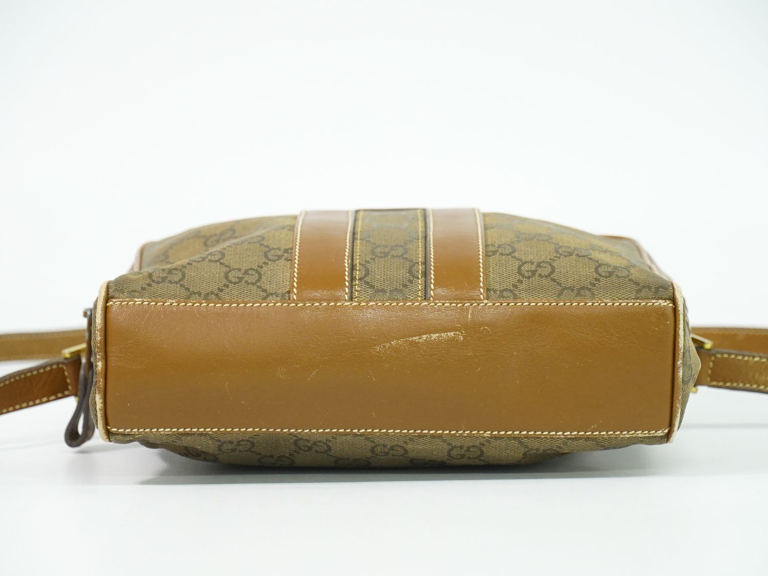 Gucci GG Supreme Shoulder Bag Pochette Brown — view 3
