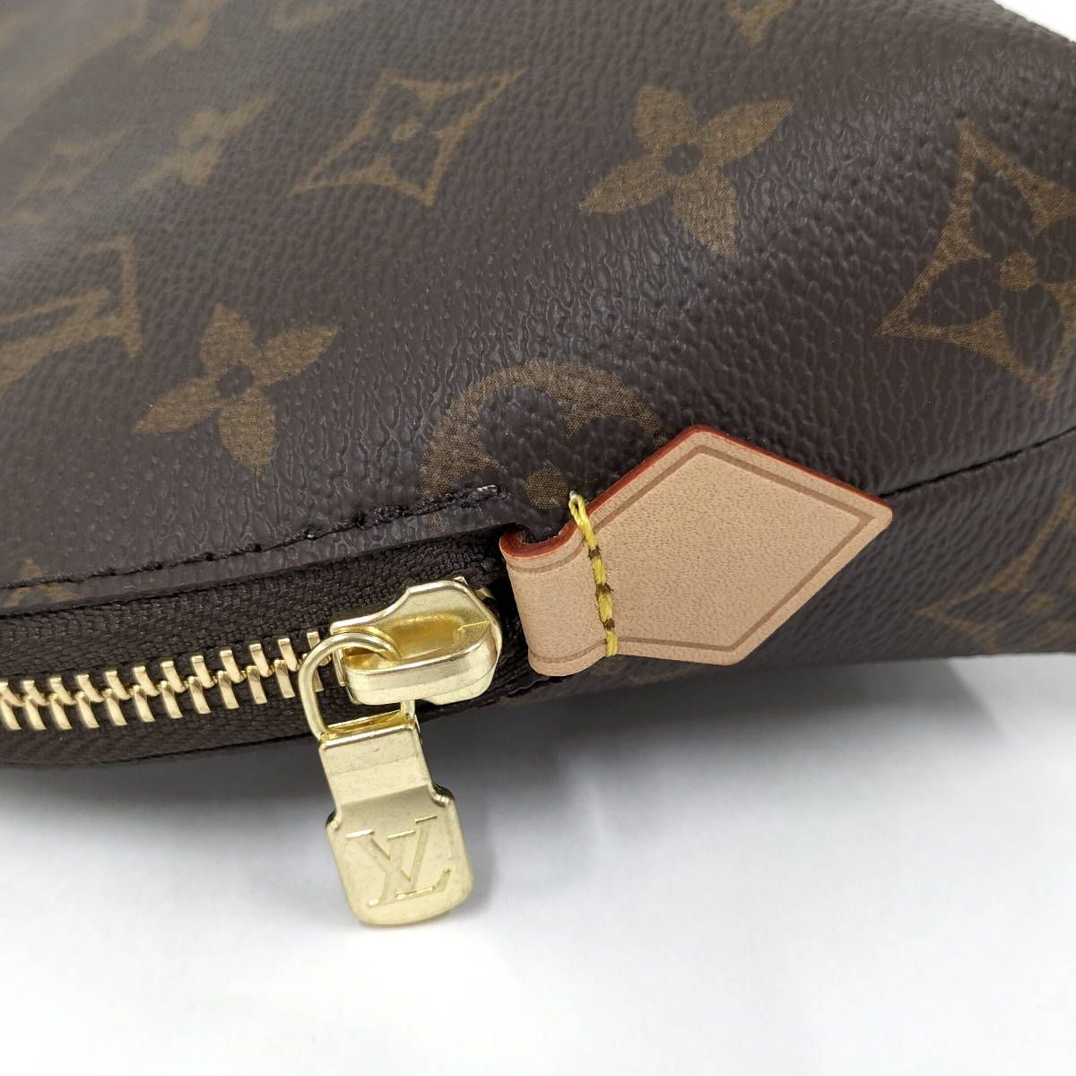 Louis Vuitton Makeup Pouch Pochette Cosmetic MM Monogram — view 4