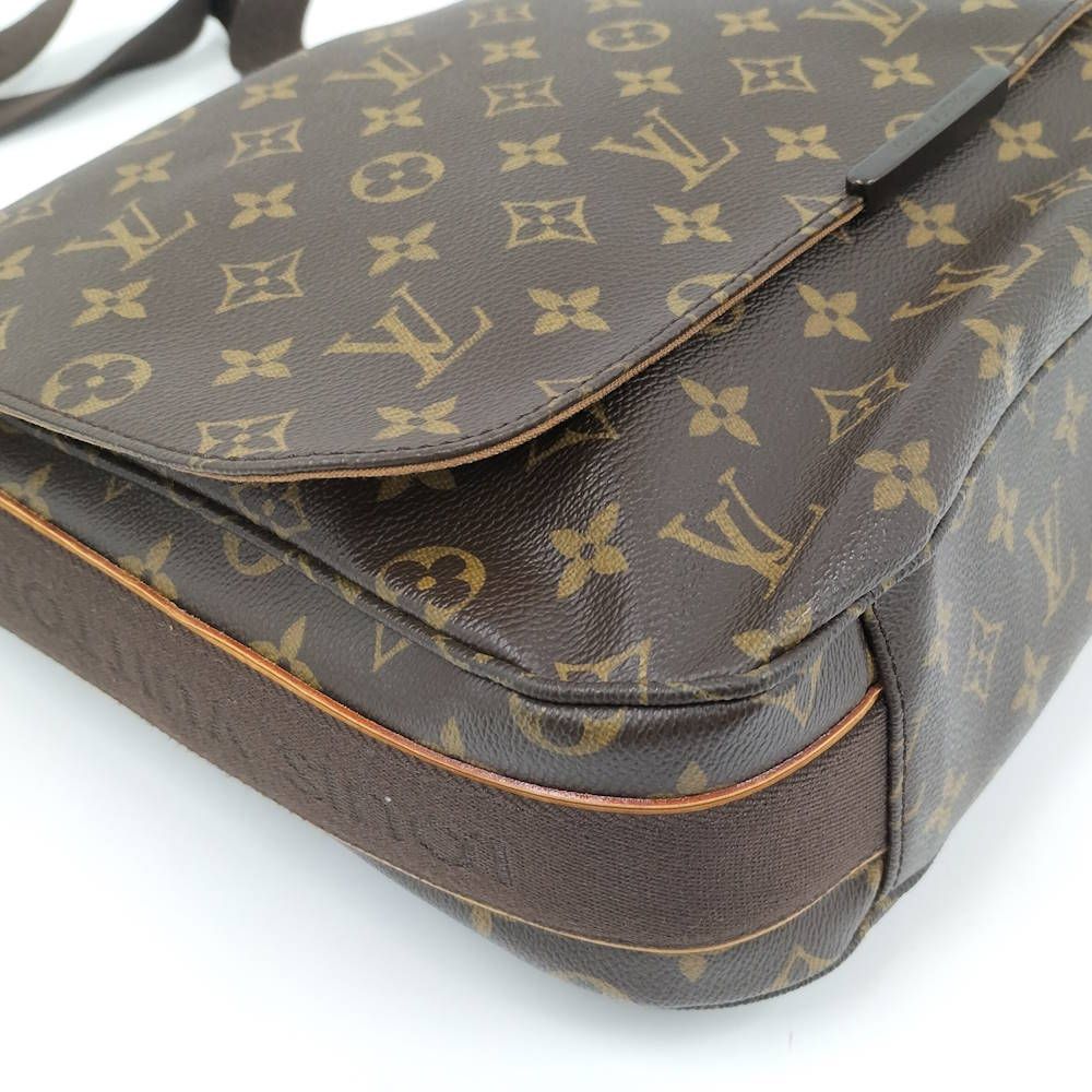 Louis Vuitton Messenger Bob le MM Shoulder Bag Monogram Brown — view 3