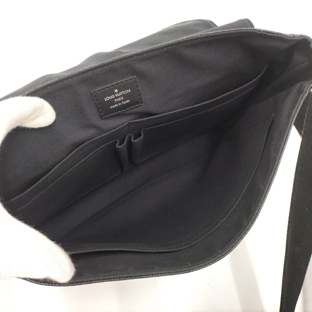 Louis Vuitton District MM Damier Graphite Shoulder Bag — view 9
