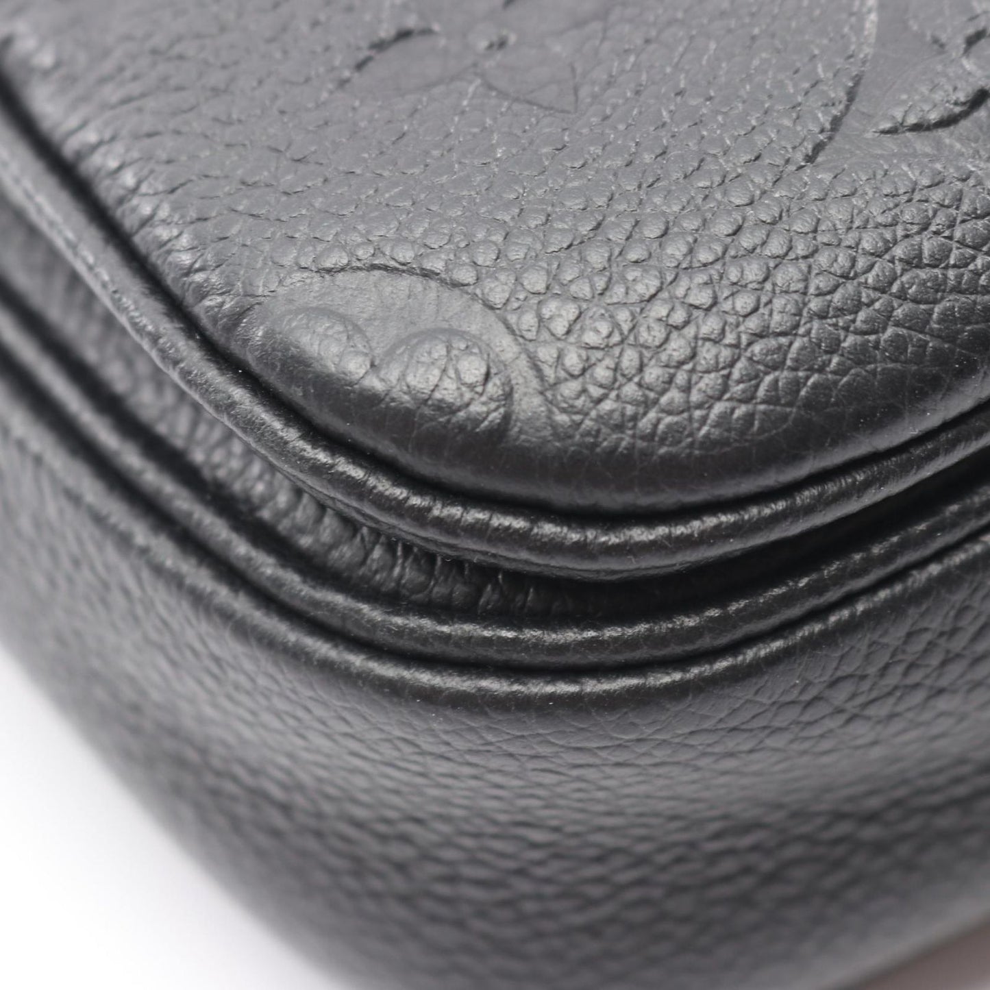 Louis Vuitton Handbag Pochette Metis MM Noir Leather — view 5