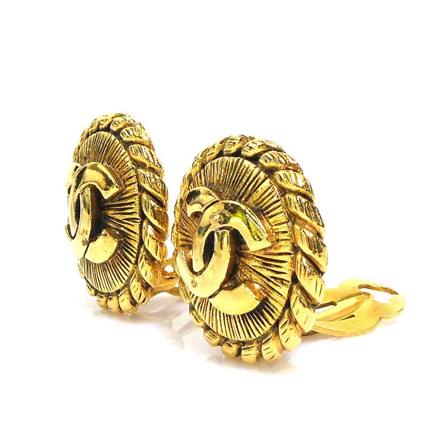 Chanel Earrings CC Logo — view 3