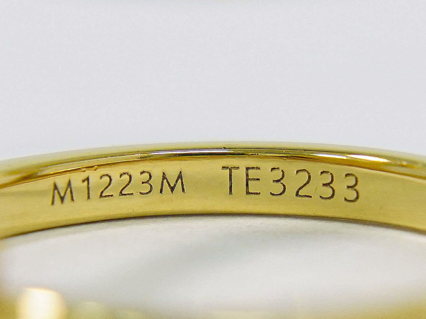 Louis Vuitton Ring LV Iconic Tresor M Gold Plated — view 7