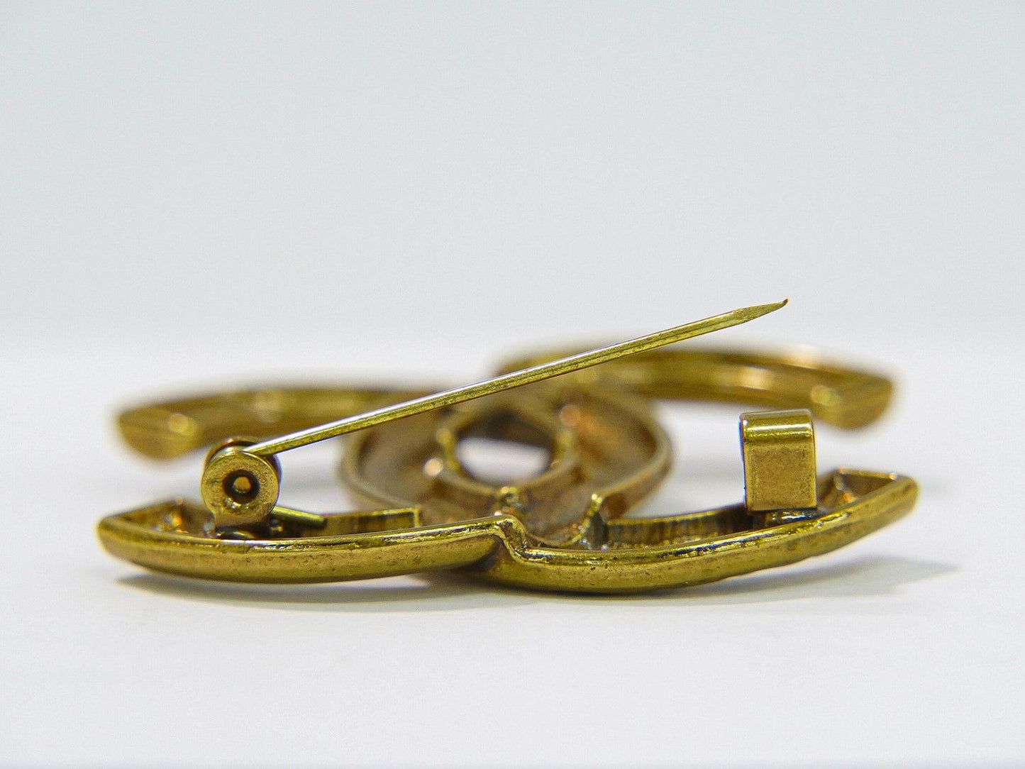 Chanel CC Logo Turnlock Brooch Gold Plated — view 3