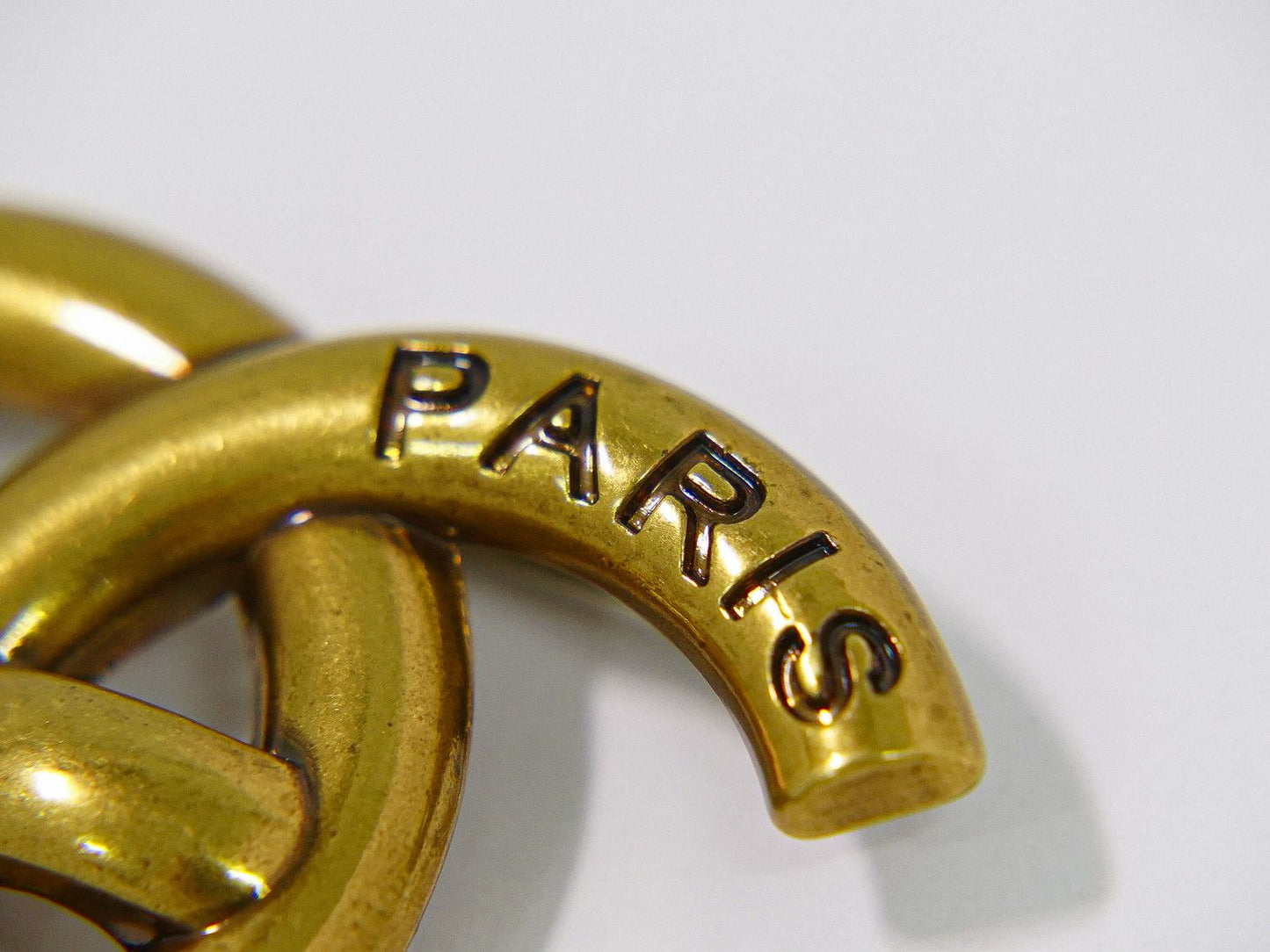 Chanel CC Logo Turnlock Brooch Gold Plated — view 5