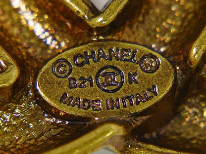 Chanel CC Logo Turnlock Brooch Gold Plated — view 9