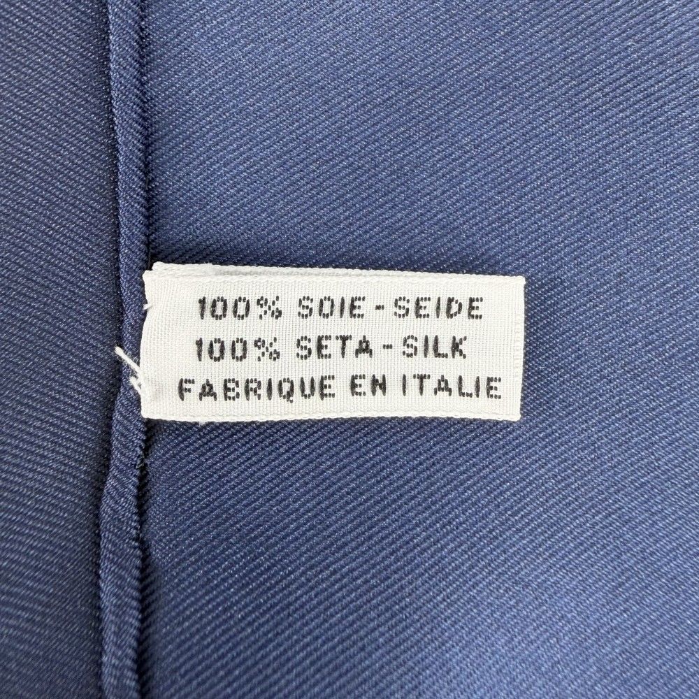Chanel Scarf CC Logo Items Large Motif Silk Navy Red — view 3