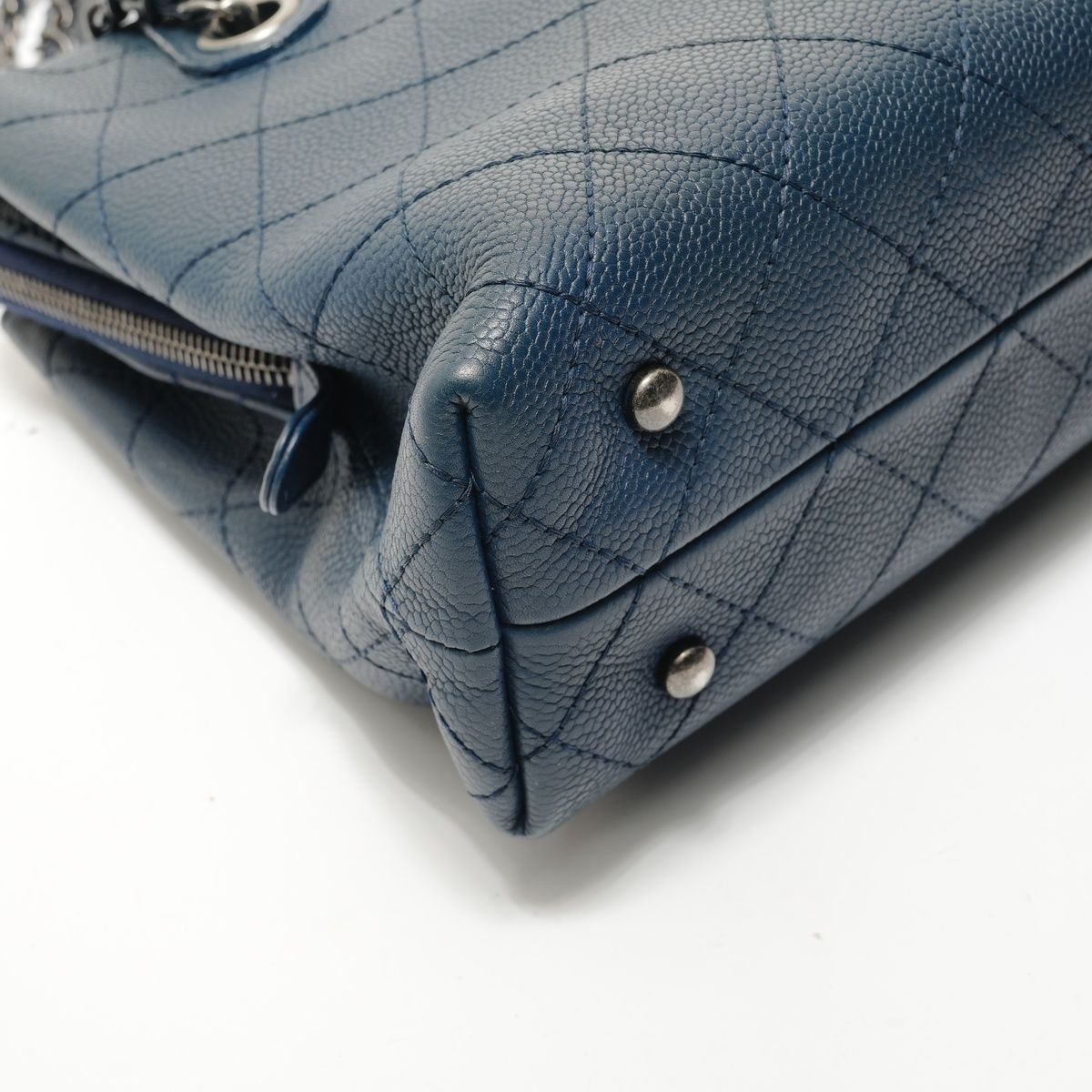 Chanel Shoulder Bag Caviar Leather Gunmetallic 2-Way — view 5