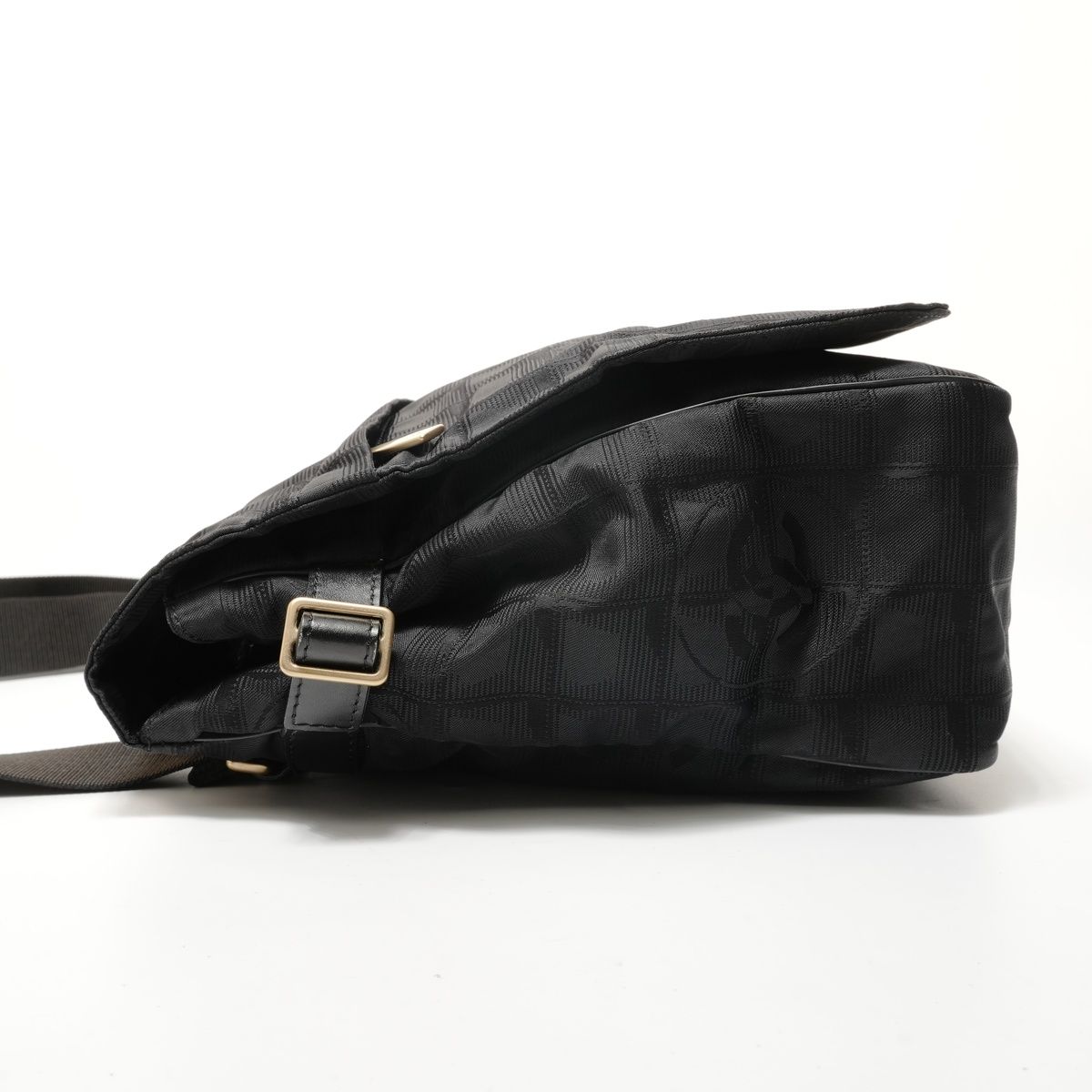 Chanel Shoulder Bag New Travel Line Gold — view 3