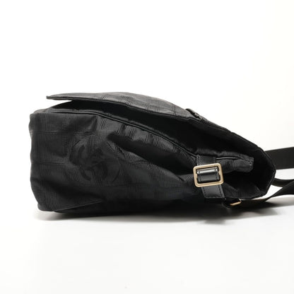 Chanel Shoulder Bag New Travel Line Gold — view 4