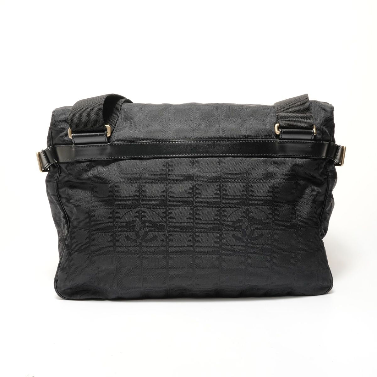 Chanel Shoulder Bag New Travel Line Gold — view 2