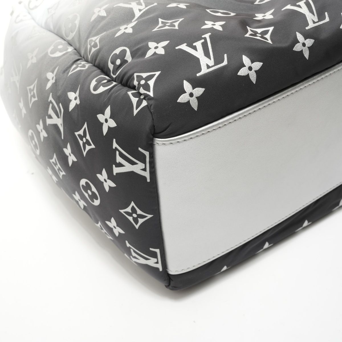 Louis Vuitton Shoulder Bag Ski On The Go MM Frost Silver — view 5