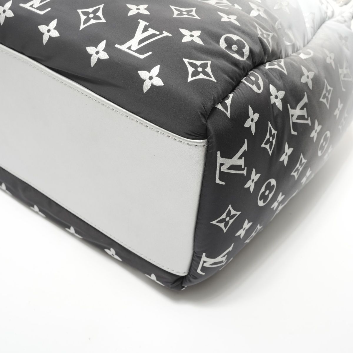 Louis Vuitton Shoulder Bag Ski On The Go MM Frost Silver — view 6